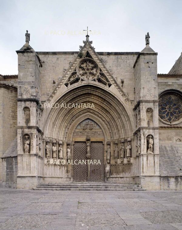 Puerta de los apóstoles. Basílica Arciprestal de Santa María.
