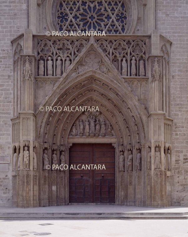 Puerta de los Apóstoles. Gótico.