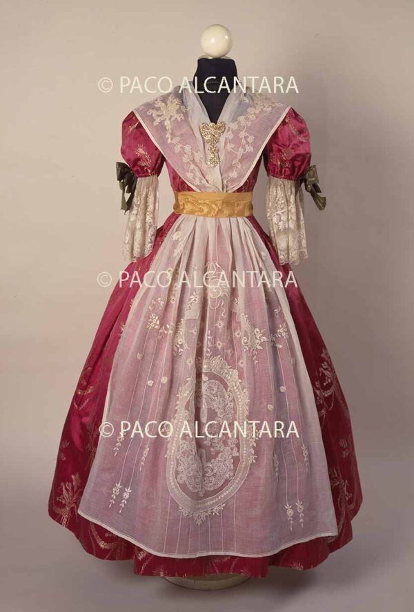 Traje festivo de valenciana (cuerpo y falda).