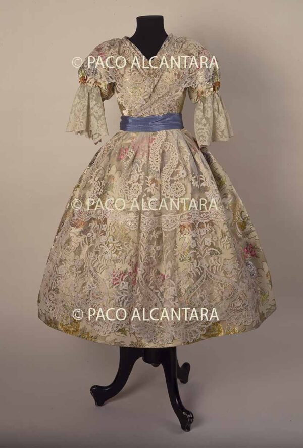 Traje festivo de valenciana (cuerpo y falda). 1950-1960.