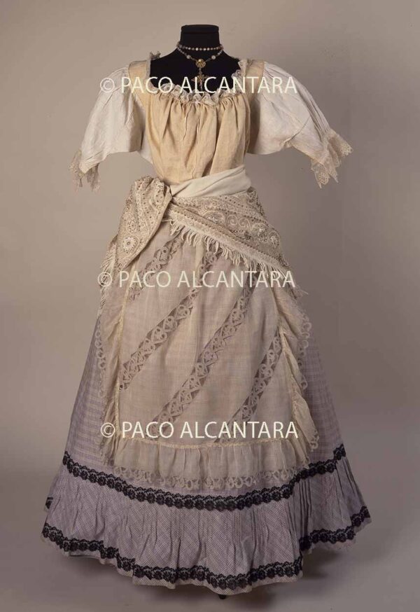 Vestido femenino de faena. Segunda mitad del S. XIX.