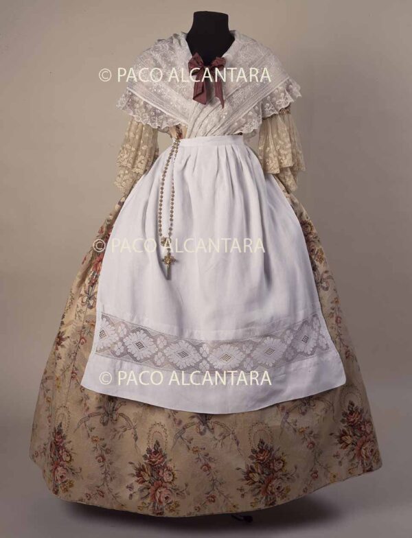 Traje festivo de valenciana (cuerpo y falda).