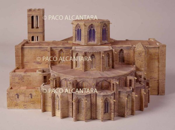 Maqueta docentista de la catedral (1262-1330). En proceso de ejecución.